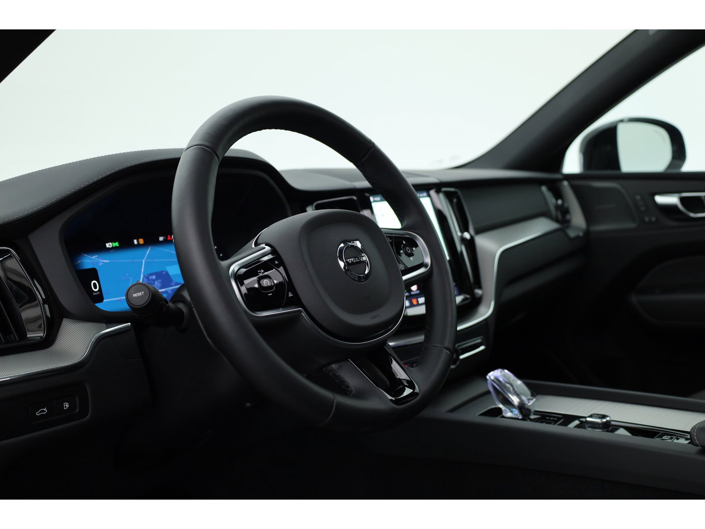 Volvo XC60 2.0 T8 Plug-in hybrid AWD Ultra Black Edition | Pano | HUD | 360Cam | Trekhaak | Harman & Kardon Audio |