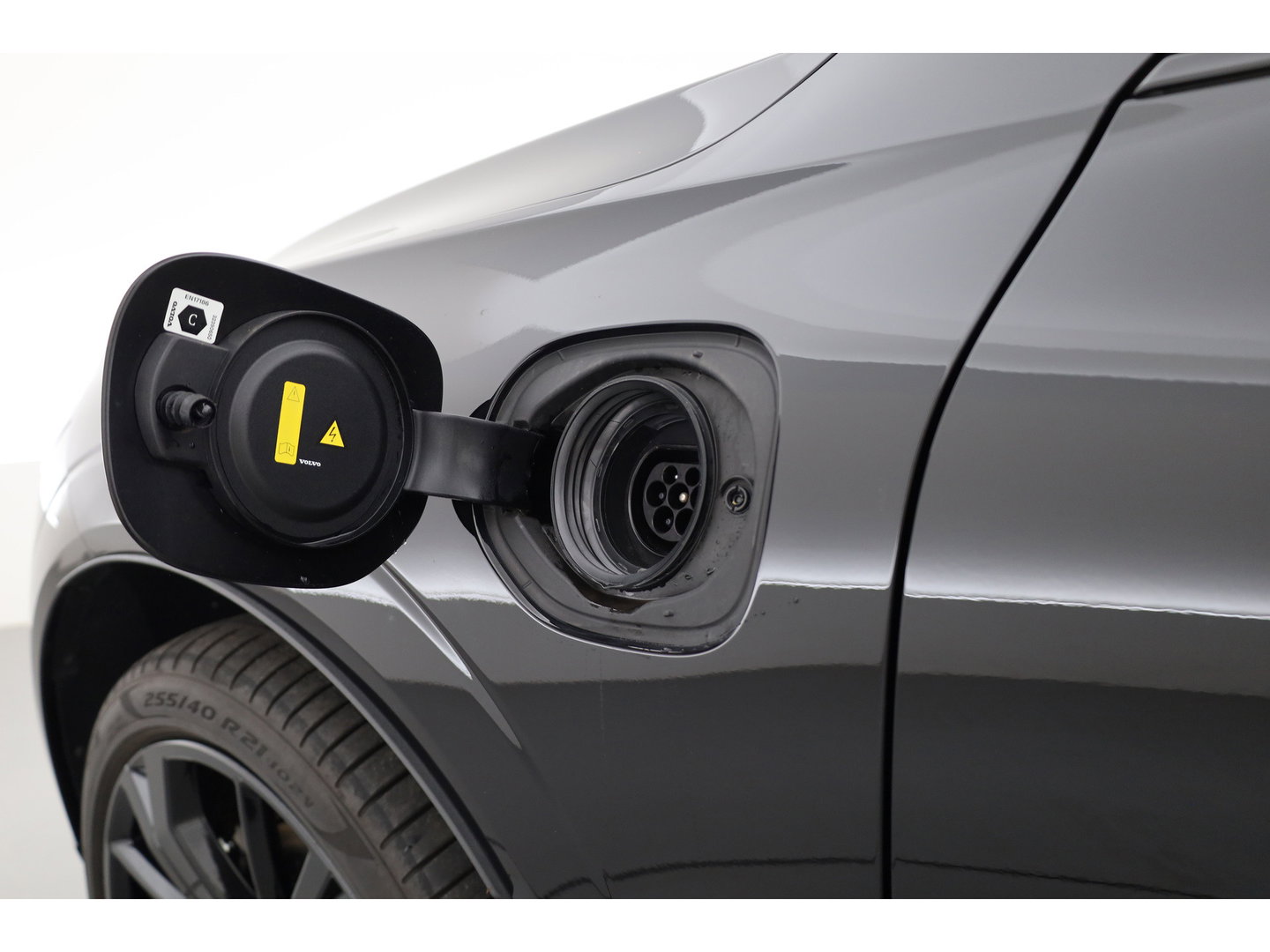 Volvo XC60 2.0 T8 Plug-in hybrid AWD Ultra Black Edition | Pano | HUD | 360Cam | Trekhaak | Harman & Kardon Audio |