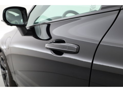 Volvo XC60 2.0 T8 Plug-in hybrid AWD Ultra Black Edition | Pano | HUD | 360Cam | Trekhaak | Harman & Kardon Audio |