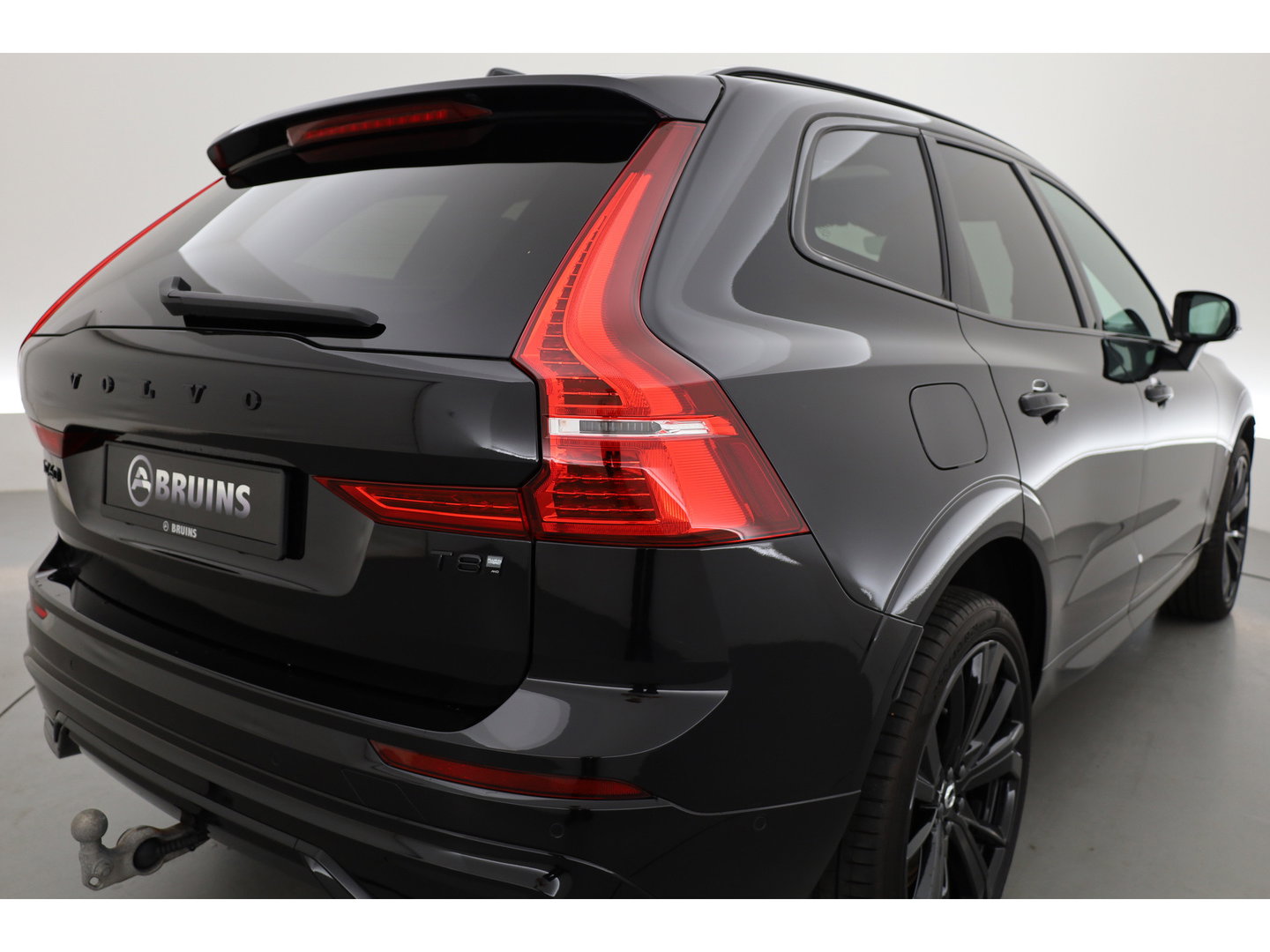 Volvo XC60 2.0 T8 Plug-in hybrid AWD Ultra Black Edition | Pano | HUD | 360Cam | Trekhaak | Harman & Kardon Audio |