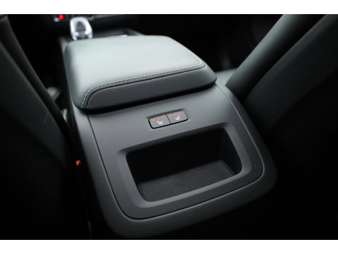 Volvo XC60 2.0 T8 Plug-in hybrid AWD Ultra Black Edition | Pano | HUD | 360Cam | Trekhaak | Harman & Kardon Audio |