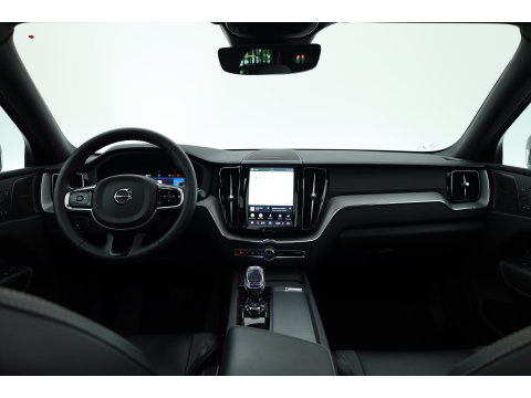 Volvo XC60 2.0 T8 Plug-in hybrid AWD Ultra Black Edition | Pano | HUD | 360Cam | Trekhaak | Harman & Kardon Audio |