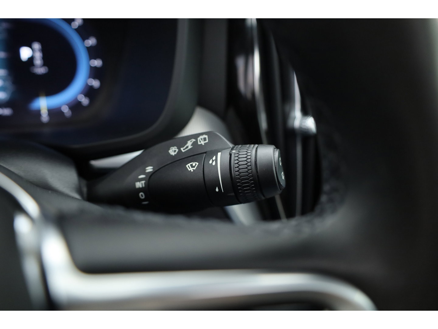 Volvo XC60 2.0 B4 R-Design | Pano | Trekhaak | 360Cam | H&K audio | Memory stoel |