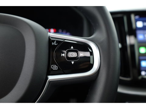 Volvo XC60 2.0 B4 R-Design | Pano | Trekhaak | 360Cam | H&K audio | Memory stoel |