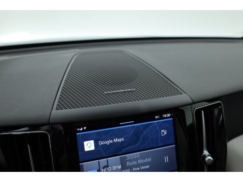 Volvo XC60 2.0 B4 R-Design | Pano | Trekhaak | 360Cam | H&K audio | Memory stoel |