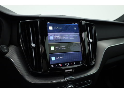 Volvo XC60 2.0 B4 R-Design | Pano | Trekhaak | 360Cam | H&K audio | Memory stoel |