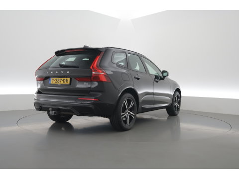 Volvo XC60 2.0 B4 R-Design | Pano | Trekhaak | 360Cam | H&K audio | Memory stoel |