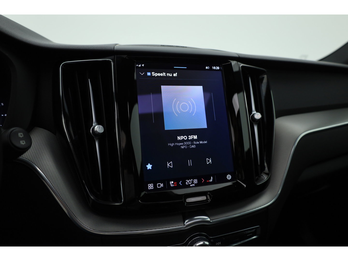 Volvo XC60 2.0 B4 R-Design | Pano | Trekhaak | 360Cam | H&K audio | Memory stoel |