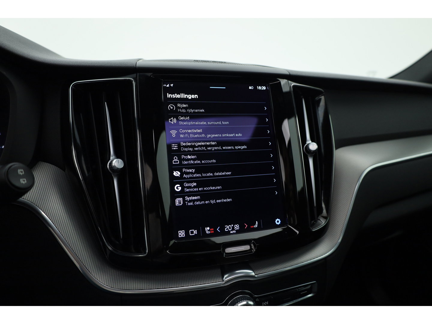 Volvo XC60 2.0 B4 R-Design | Pano | Trekhaak | 360Cam | H&K audio | Memory stoel |