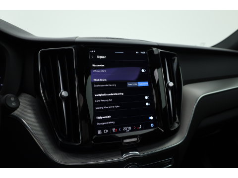 Volvo XC60 2.0 B4 R-Design | Pano | Trekhaak | 360Cam | H&K audio | Memory stoel |