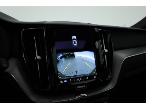 Volvo XC60 2.0 B4 R-Design | Pano | Trekhaak | 360Cam | H&K audio | Memory stoel |