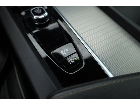 Volvo XC60 2.0 B4 R-Design | Pano | Trekhaak | 360Cam | H&K audio | Memory stoel |