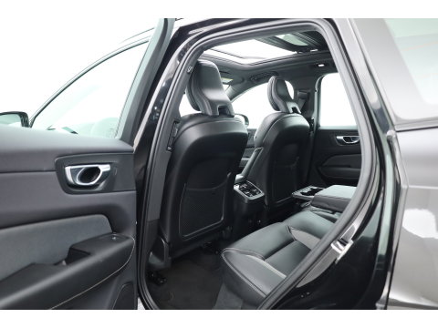 Volvo XC60 2.0 B4 R-Design | Pano | Trekhaak | 360Cam | H&K audio | Memory stoel |