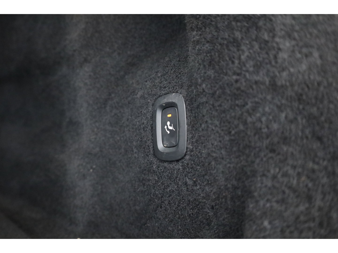 Volvo XC60 2.0 B4 R-Design | Pano | Trekhaak | 360Cam | H&K audio | Memory stoel |