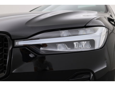 Volvo XC60 2.0 B4 R-Design | Pano | Trekhaak | 360Cam | H&K audio | Memory stoel |