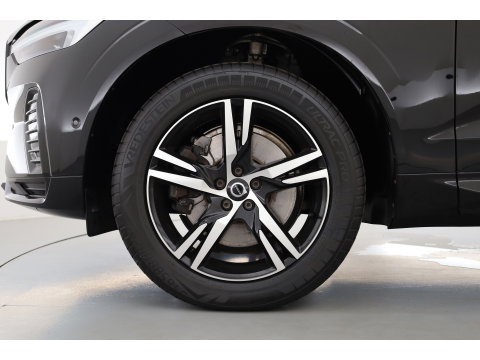 Volvo XC60 2.0 B4 R-Design | Pano | Trekhaak | 360Cam | H&K audio | Memory stoel |