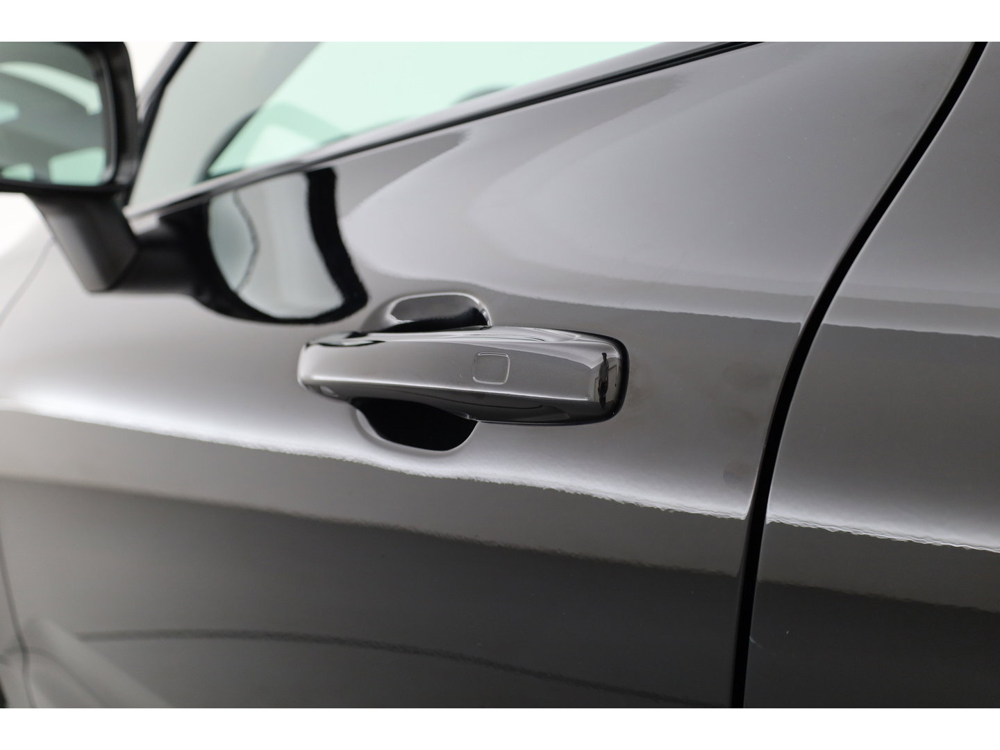 Volvo XC60 2.0 B4 R-Design | Pano | Trekhaak | 360Cam | H&K audio | Memory stoel |