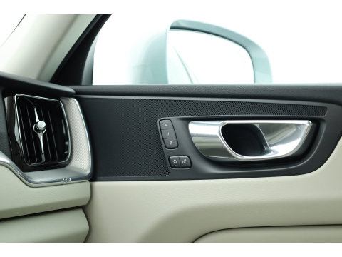 Volvo XC60 2.0 T5 AWD Inscription | Stoelvent. | Memory stoel | Blis | Camera | CarPlay |