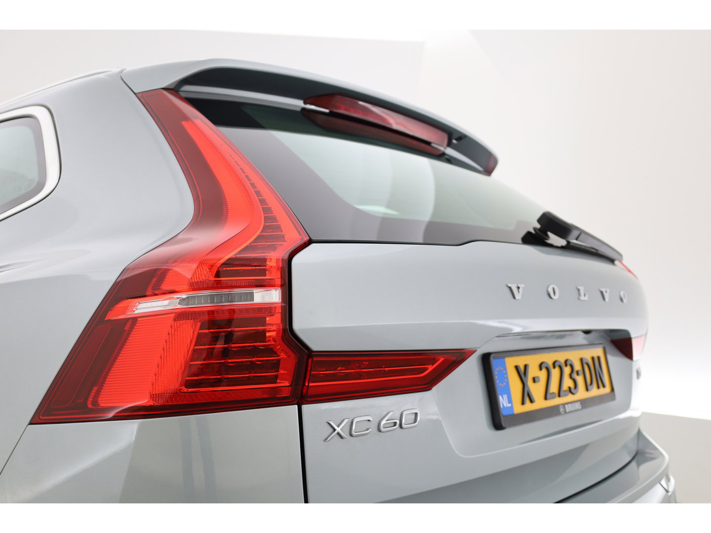 Volvo XC60 2.0 T5 AWD Inscription | Stoelvent. | Memory stoel | Blis | Camera | CarPlay |