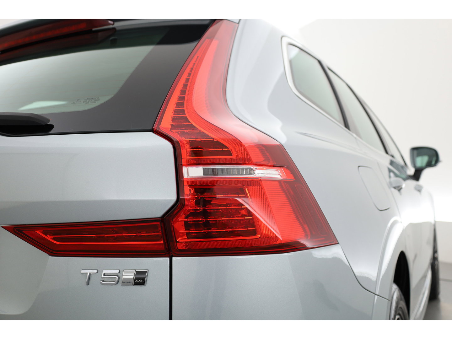 Volvo XC60 2.0 T5 AWD Inscription | Stoelvent. | Memory stoel | Blis | Camera | CarPlay |