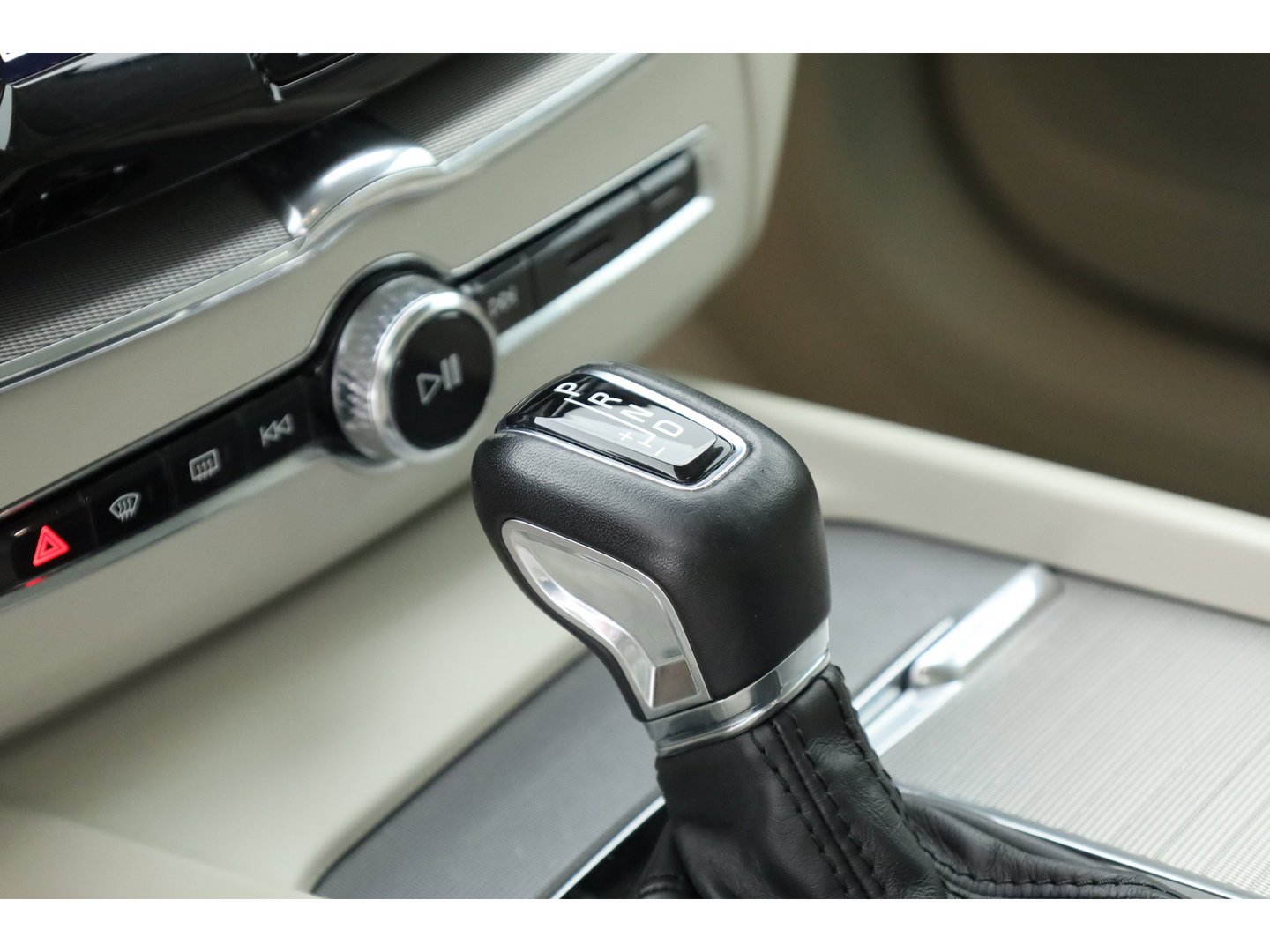 Volvo XC60 2.0 T5 AWD Inscription | Stoelvent. | Memory stoel | Blis | Camera | CarPlay |