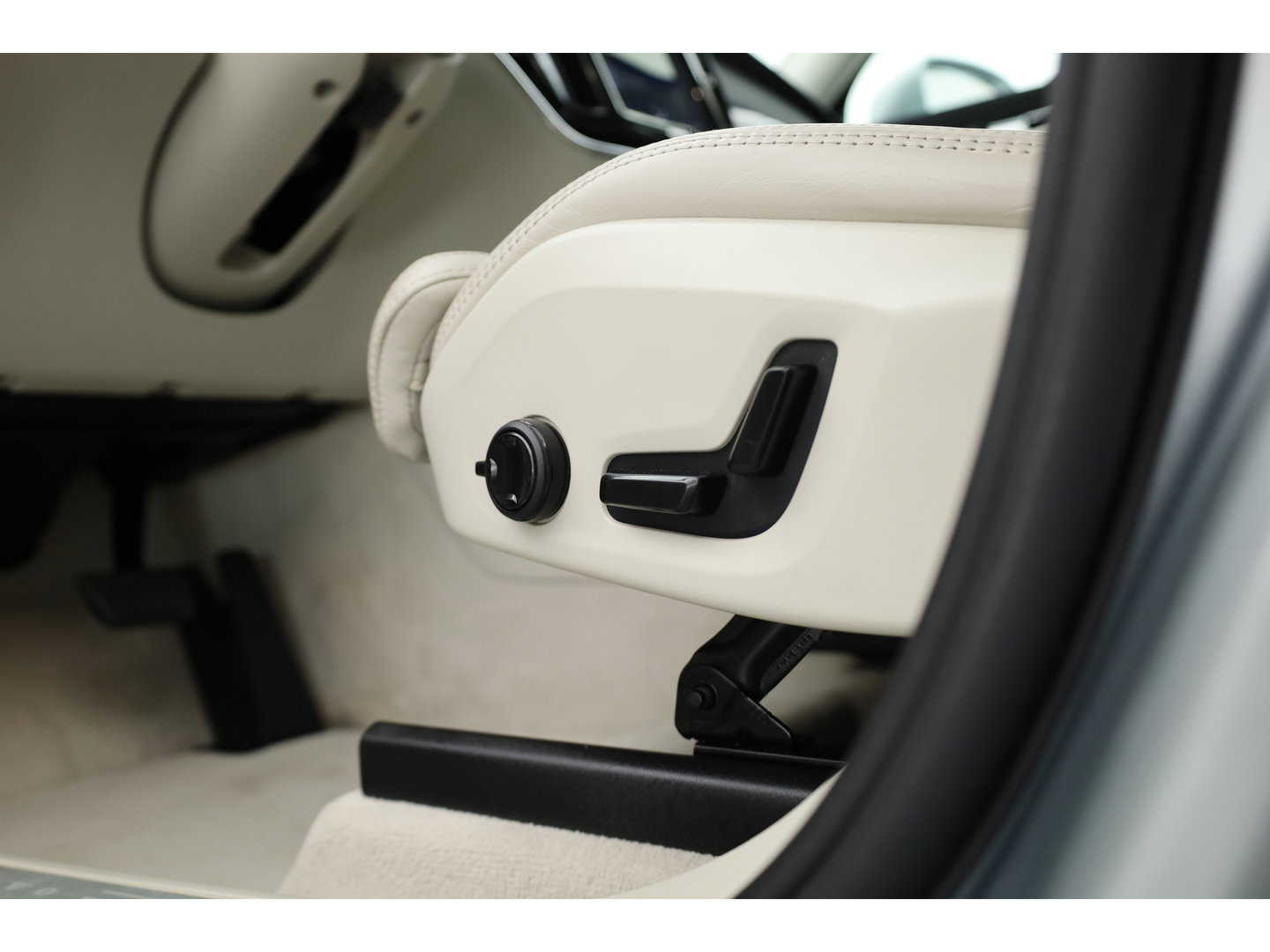 Volvo XC60 2.0 T5 AWD Inscription | Stoelvent. | Memory stoel | Blis | Camera | CarPlay |