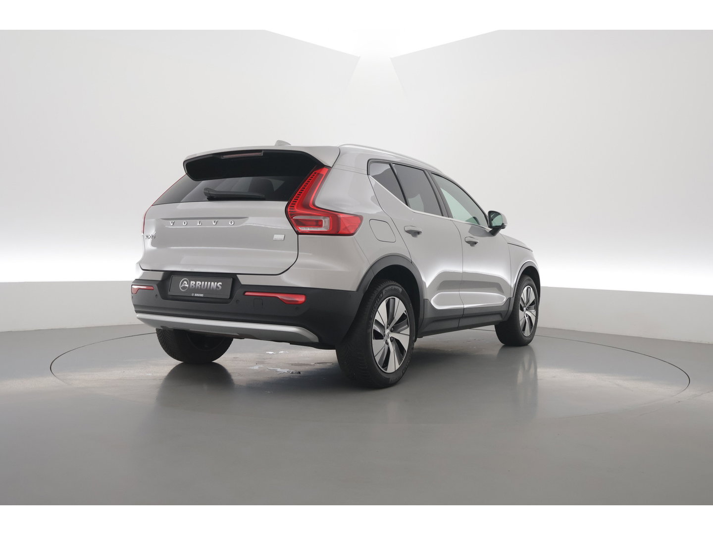 Volvo XC40 1.5 T4 Plug-in hybrid Plus Bright | Memory stoel. | H&K Audio | Pilot Assist | 360Cam |