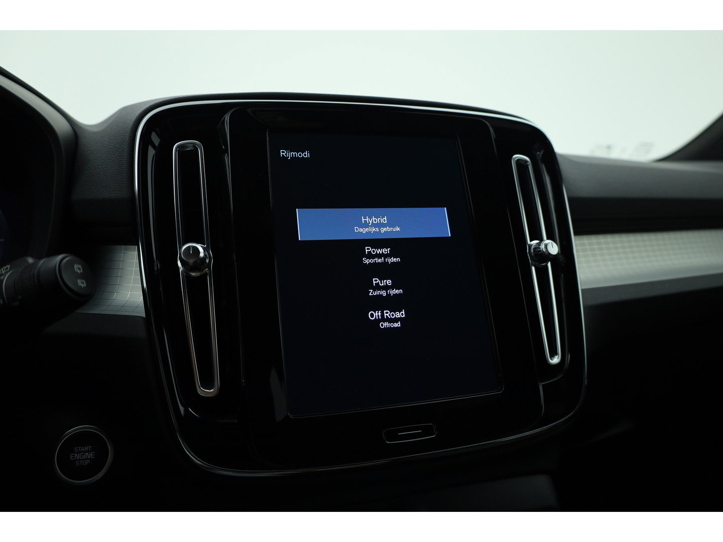 Volvo XC40 1.5 T4 Plug-in hybrid Plus Bright | Memory stoel. | H&K Audio | Pilot Assist | 360Cam |