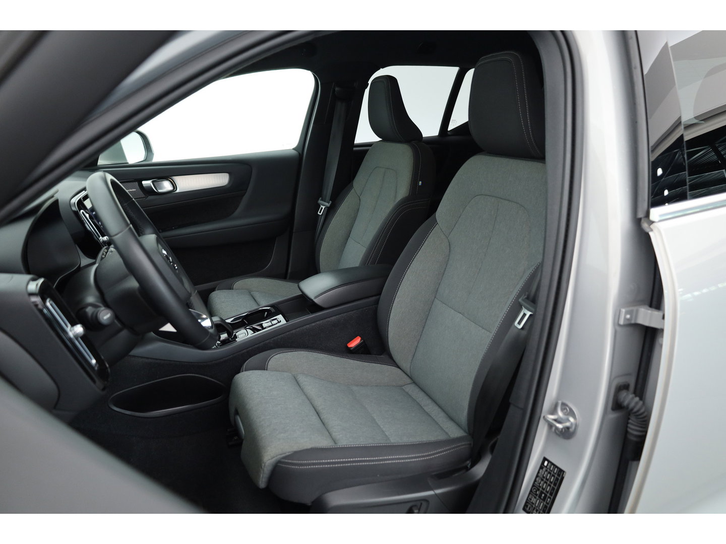 Volvo XC40 1.5 T4 Plug-in hybrid Plus Bright | Memory stoel. | H&K Audio | Pilot Assist | 360Cam |