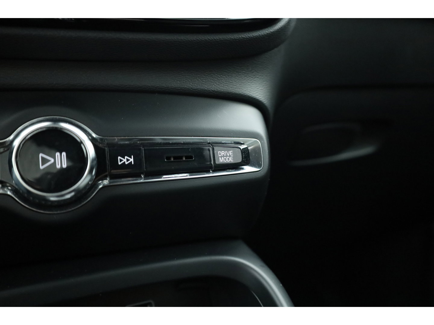 Volvo XC40 1.5 T4 Plug-in hybrid Plus Bright | Memory stoel. | H&K Audio | Pilot Assist | 360Cam |