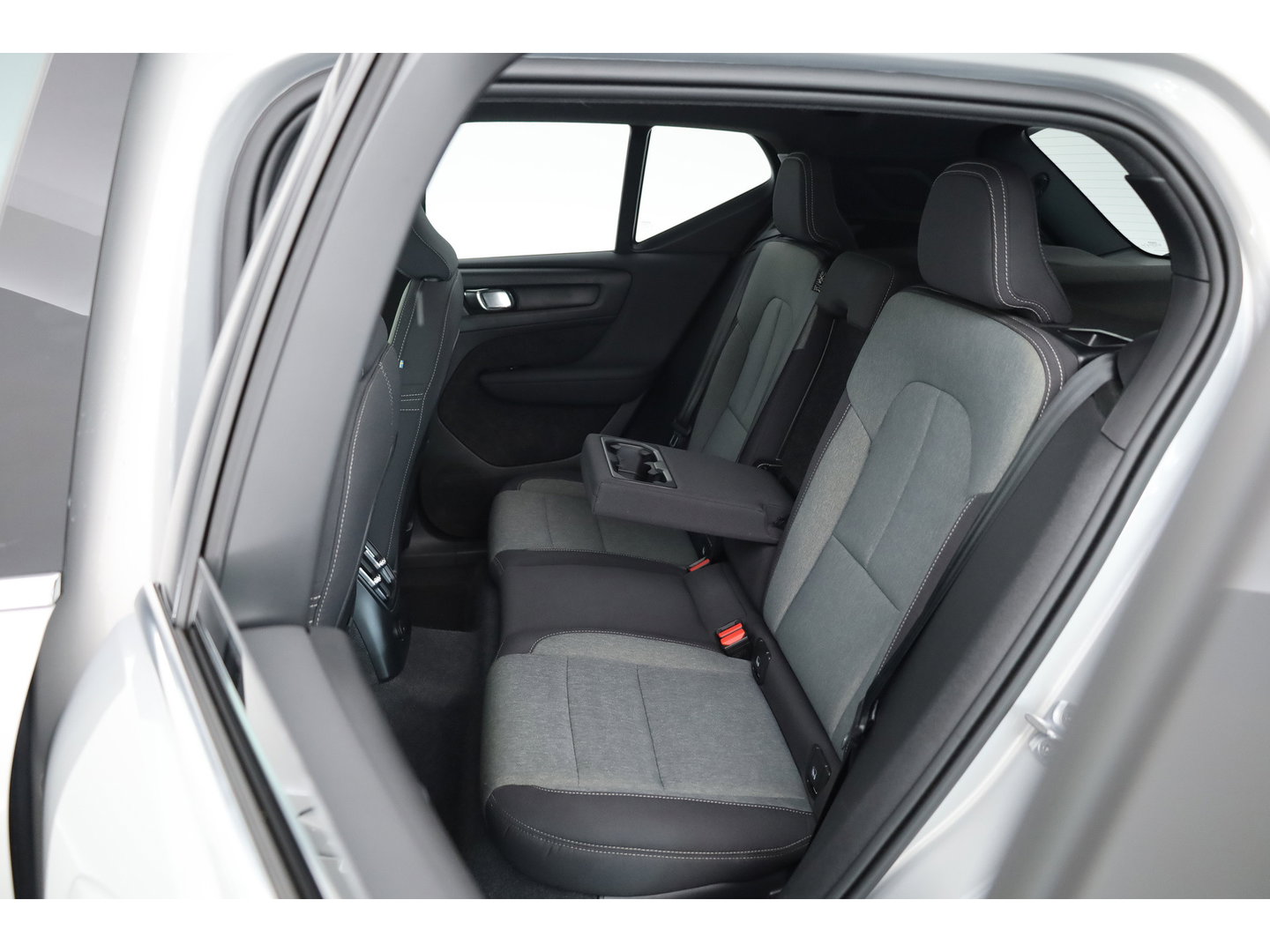 Volvo XC40 1.5 T4 Plug-in hybrid Plus Bright | Memory stoel. | H&K Audio | Pilot Assist | 360Cam |