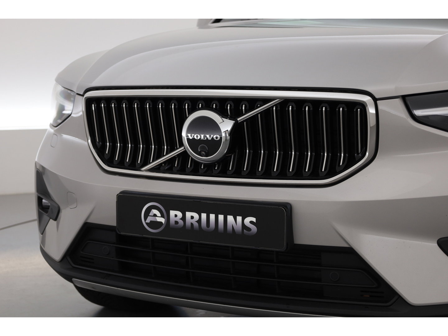 Volvo XC40 1.5 T4 Plug-in hybrid Plus Bright | Memory stoel. | H&K Audio | Pilot Assist | 360Cam |