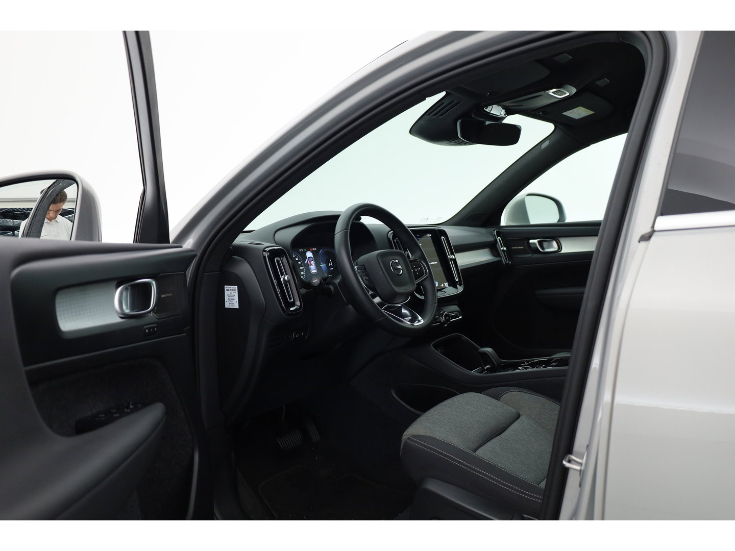 Volvo XC40 1.5 T4 Plug-in hybrid Plus Bright | Memory stoel. | H&K Audio | Pilot Assist | 360Cam |