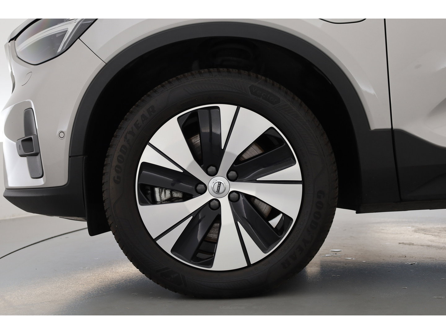 Volvo XC40 1.5 T4 Plug-in hybrid Plus Bright | Memory stoel. | H&K Audio | Pilot Assist | 360Cam |