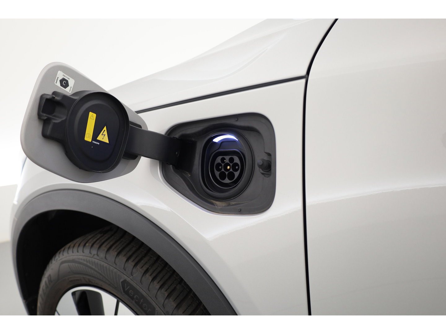 Volvo XC40 1.5 T4 Plug-in hybrid Plus Bright | Memory stoel. | H&K Audio | Pilot Assist | 360Cam |