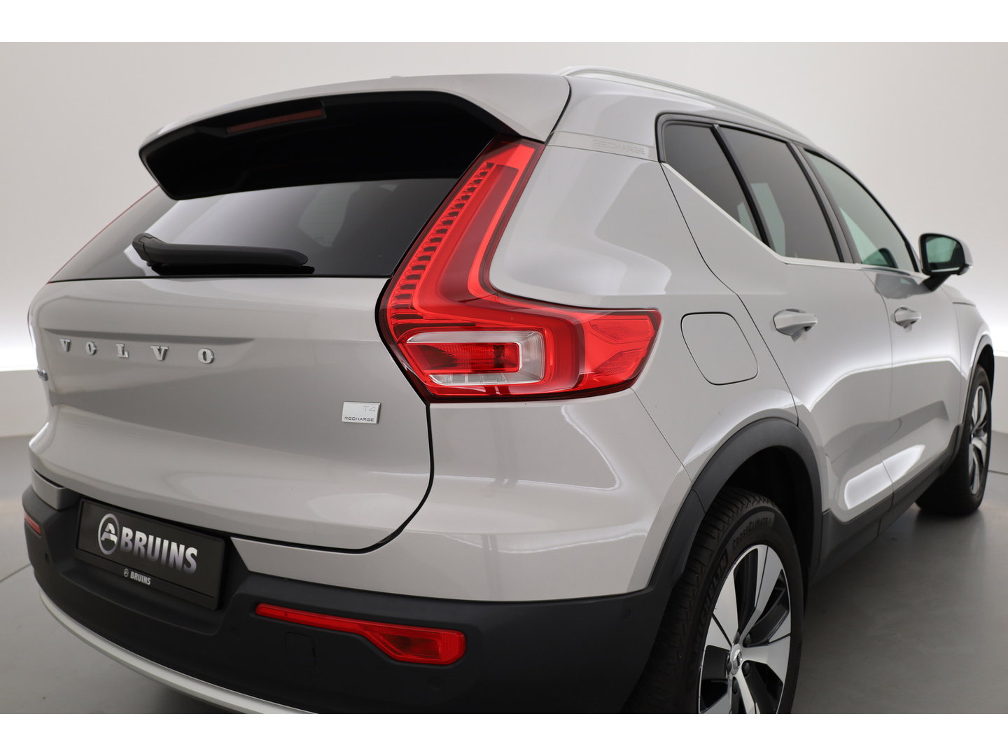 Volvo XC40 1.5 T4 Plug-in hybrid Plus Bright | Memory stoel. | H&K Audio | Pilot Assist | 360Cam |
