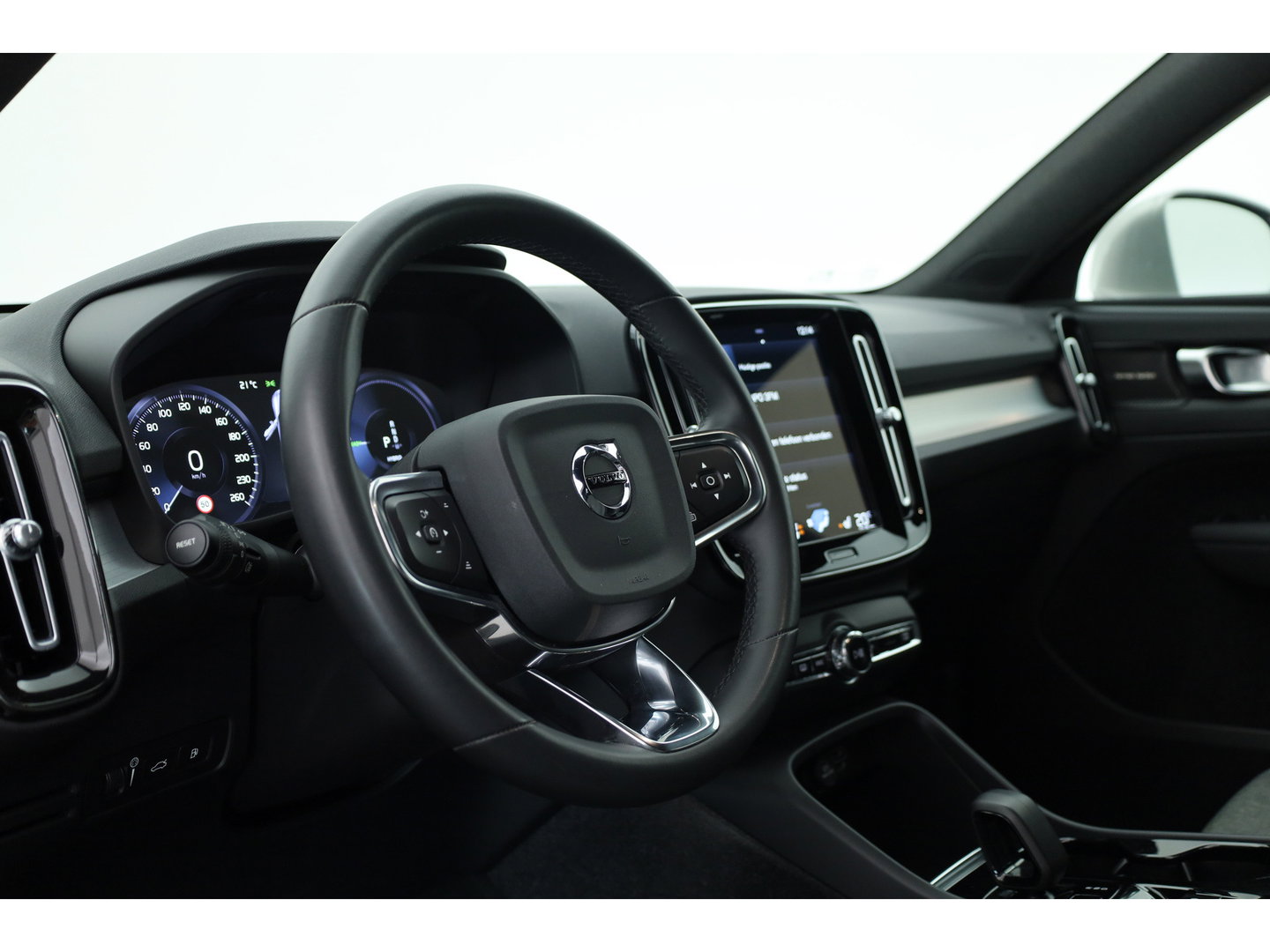 Volvo XC40 1.5 T4 Plug-in hybrid Plus Bright | Memory stoel. | H&K Audio | Pilot Assist | 360Cam |