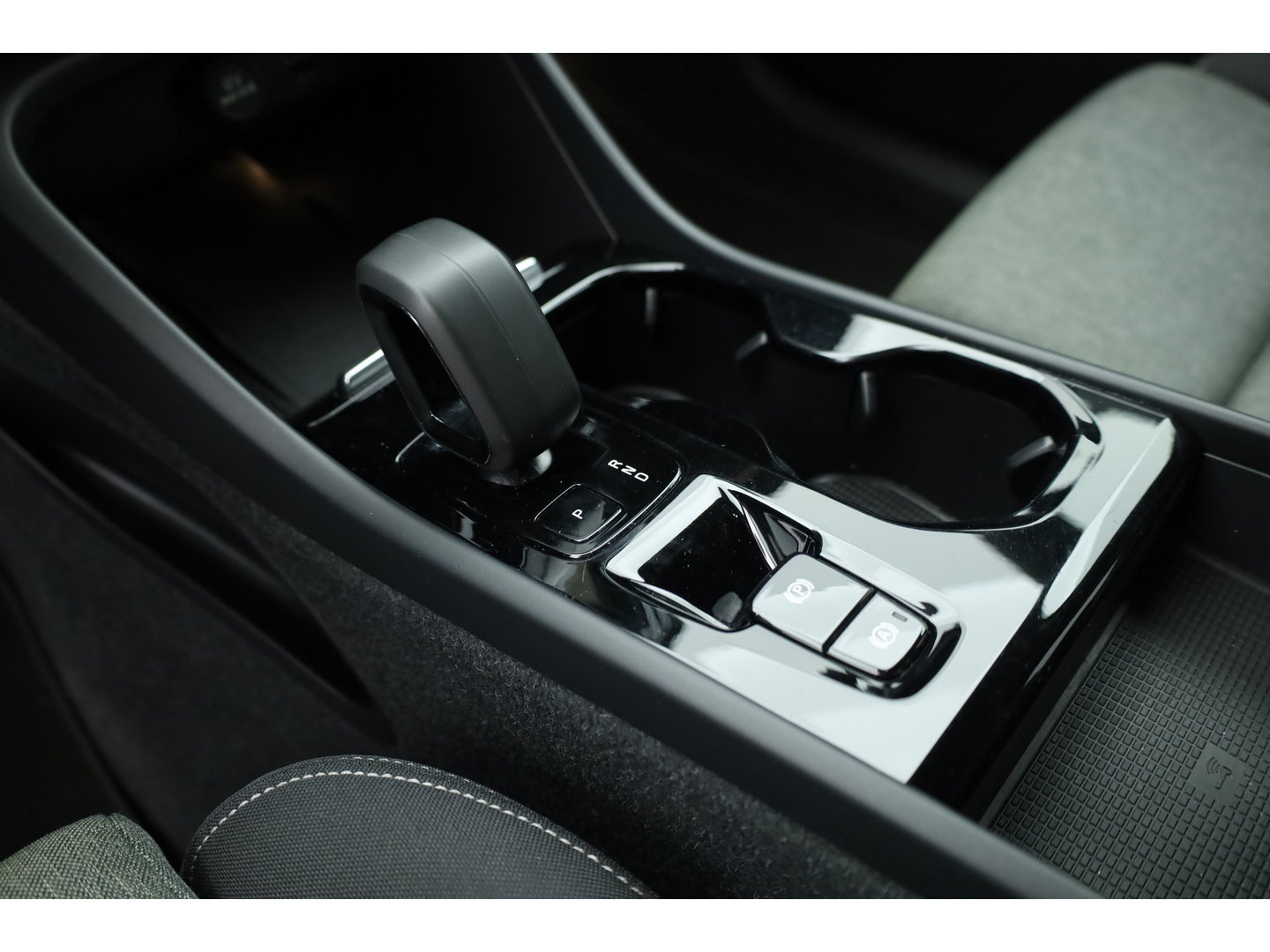 Volvo XC40 1.5 T4 Plug-in hybrid Plus Bright | Memory stoel. | H&K Audio | Pilot Assist | 360Cam |