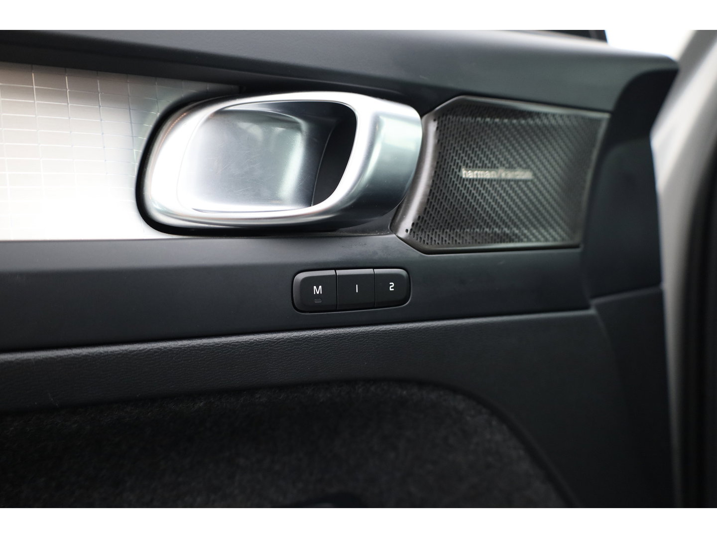 Volvo XC40 1.5 T4 Plug-in hybrid Plus Bright | Memory stoel. | H&K Audio | Pilot Assist | 360Cam |