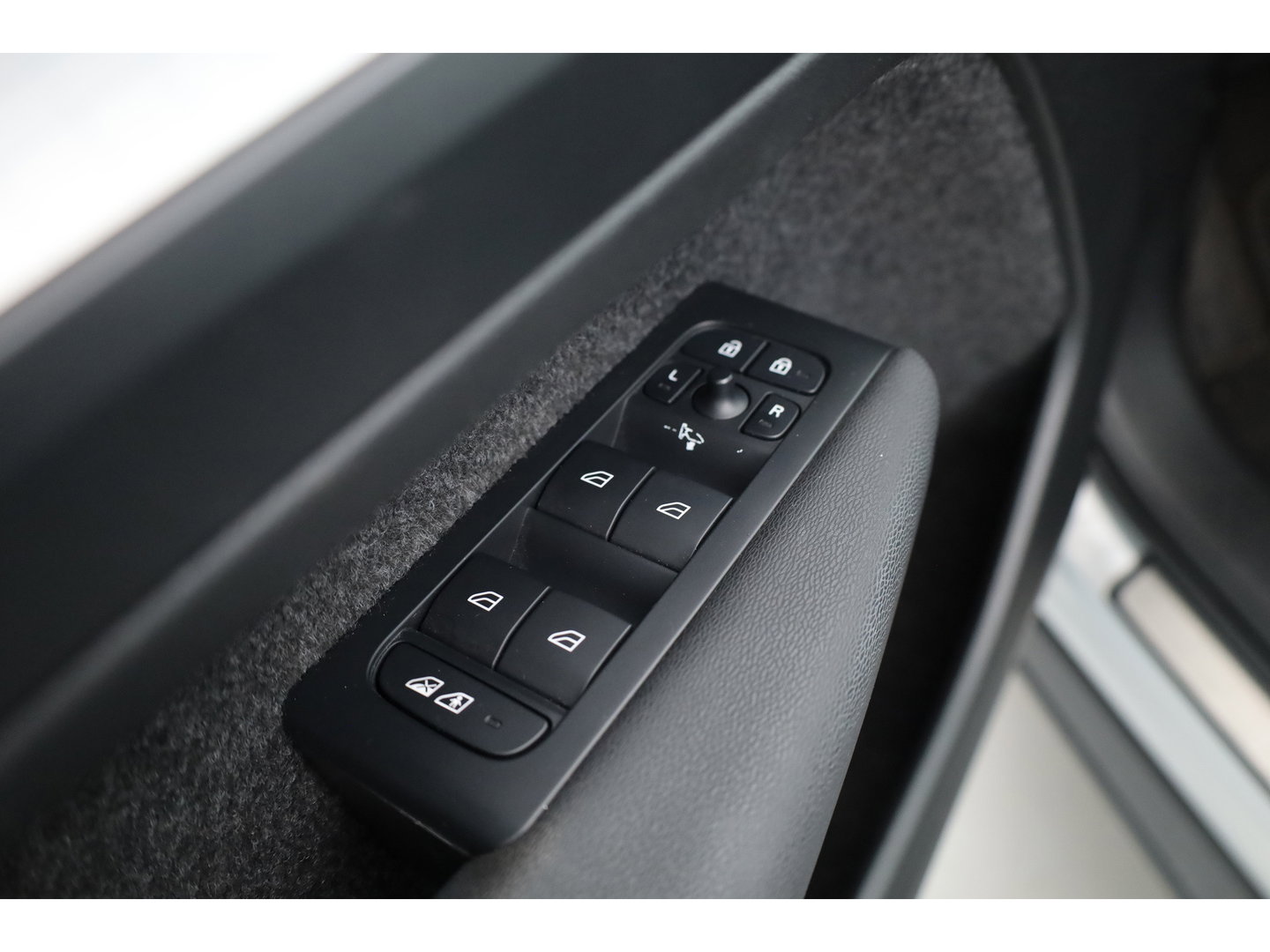 Volvo XC40 1.5 T4 Plug-in hybrid Plus Bright | Memory stoel. | H&K Audio | Pilot Assist | 360Cam |