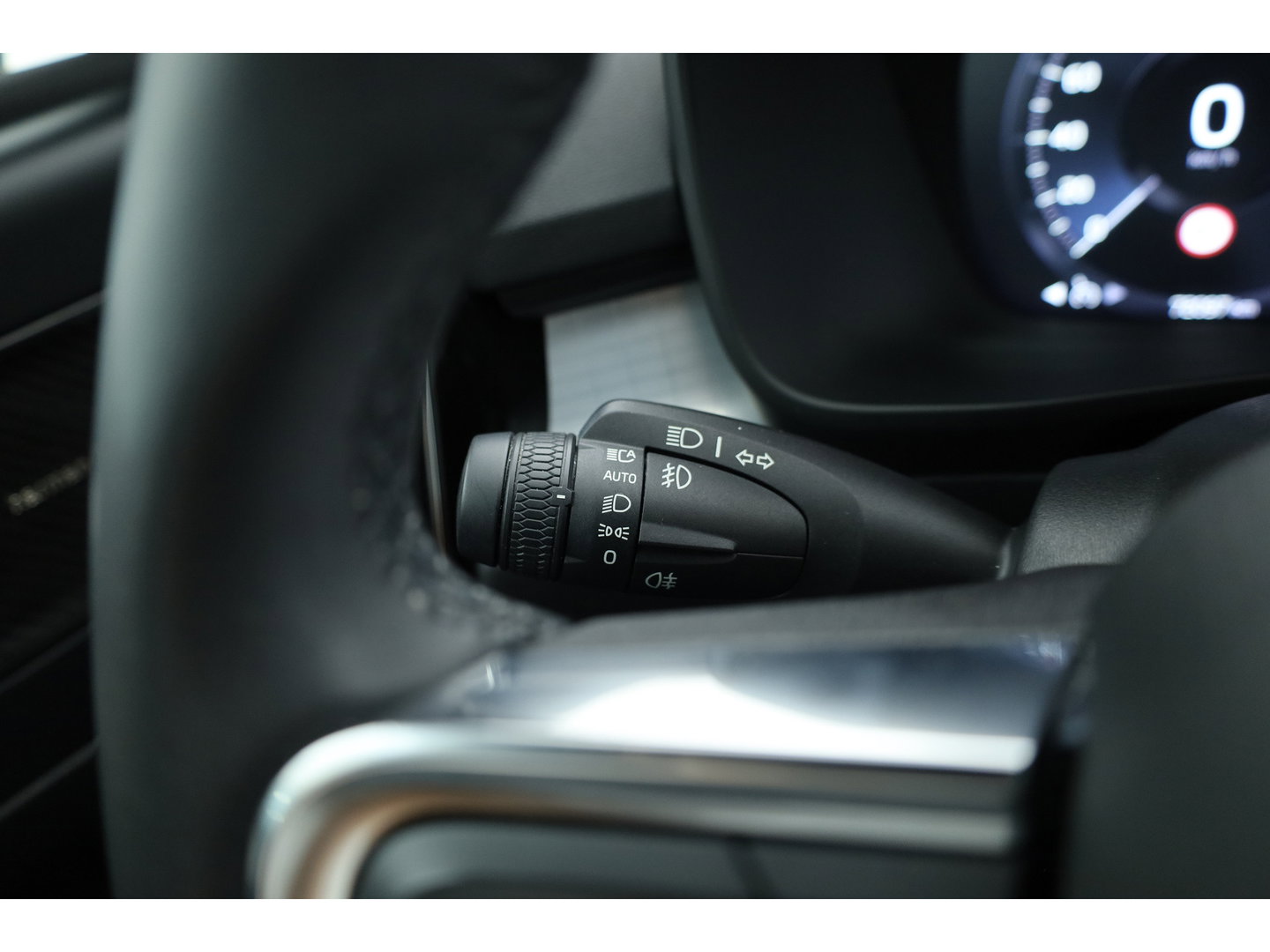 Volvo XC40 1.5 T4 Plug-in hybrid Plus Bright | Memory stoel | H&K Audio | Stoel- stuurverw. | Camera | CarPlay |