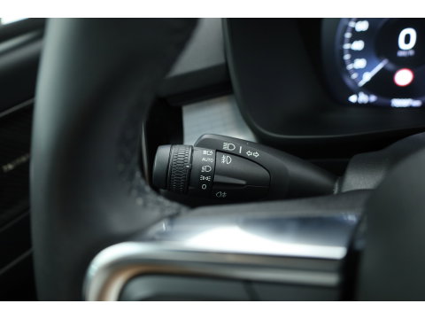 Volvo XC40 1.5 T4 Plug-in hybrid Plus Bright | Memory stoel | H&K Audio | Stoel- stuurverw. | Camera | CarPlay |