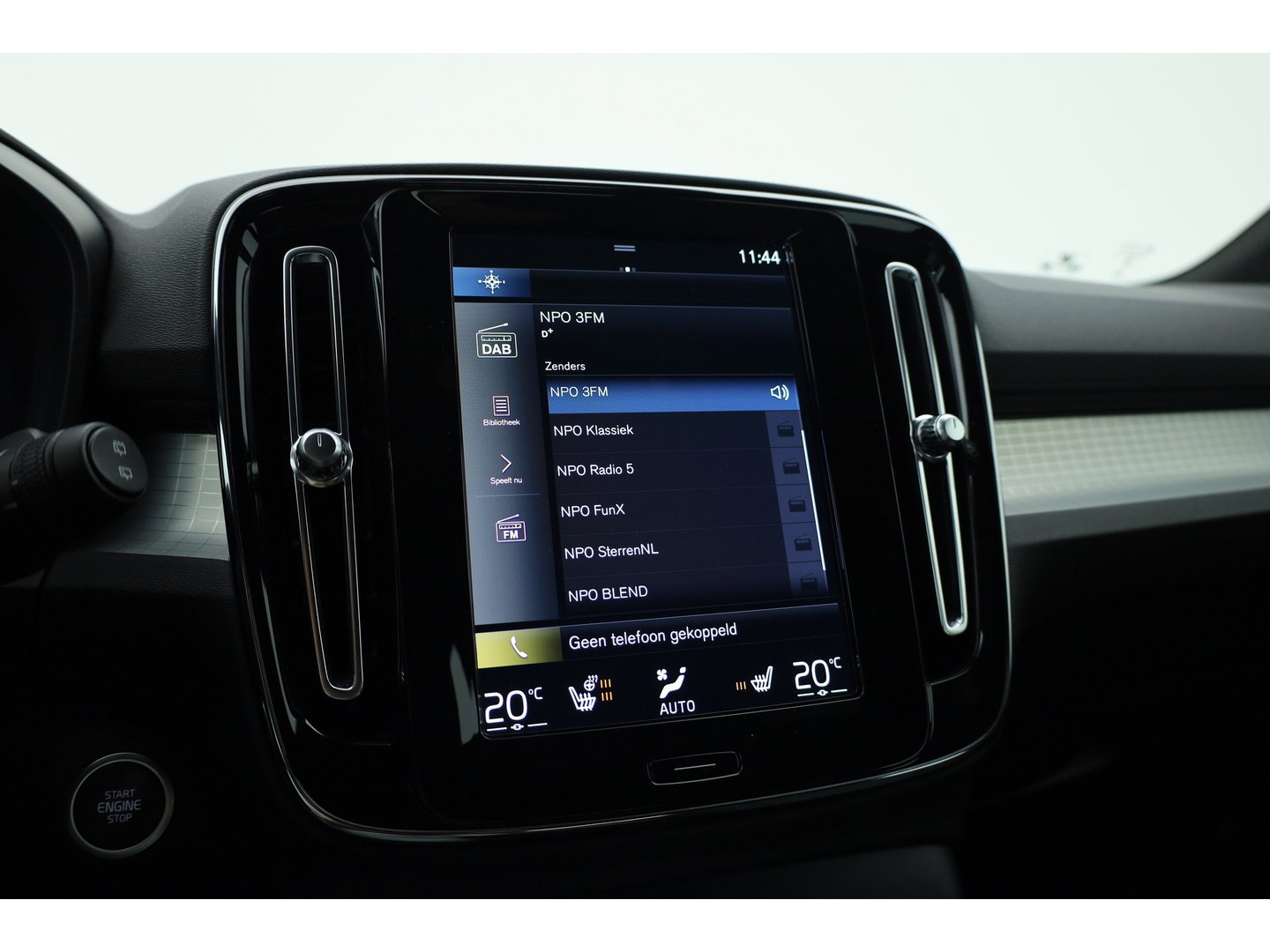 Volvo XC40 1.5 T4 Plug-in hybrid Plus Bright | Memory stoel | H&K Audio | Stoel- stuurverw. | Camera | CarPlay |