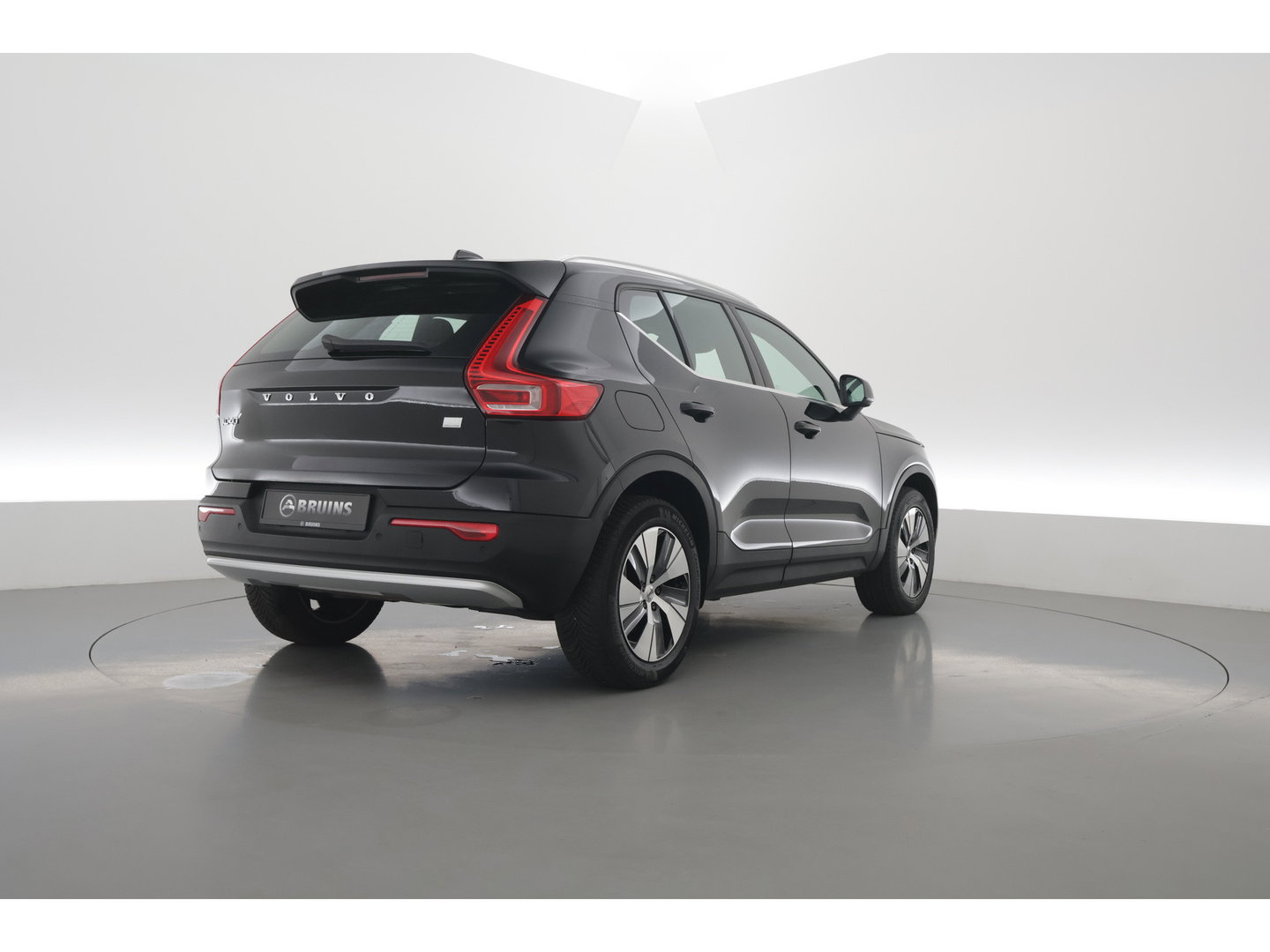 Volvo XC40 1.5 T4 Plug-in hybrid Plus Bright | Memory stoel | H&K Audio | Stoel- stuurverw. | Camera | CarPlay |