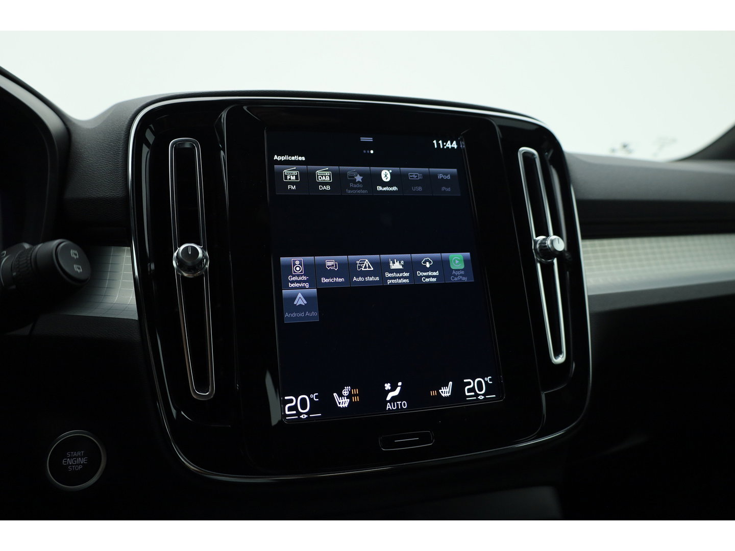 Volvo XC40 1.5 T4 Plug-in hybrid Plus Bright | Memory stoel | H&K Audio | Stoel- stuurverw. | Camera | CarPlay |