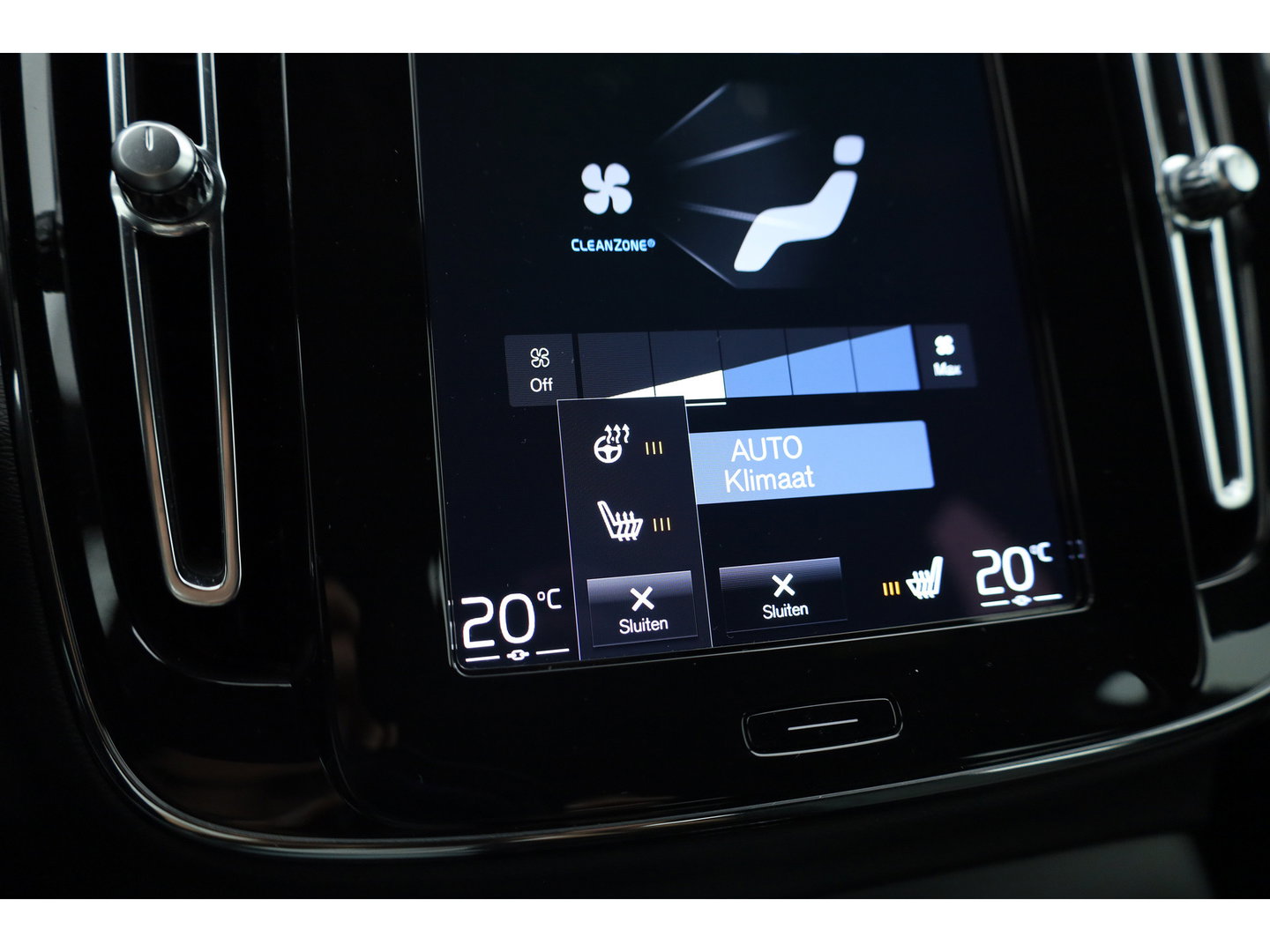 Volvo XC40 1.5 T4 Plug-in hybrid Plus Bright | Memory stoel | H&K Audio | Stoel- stuurverw. | Camera | CarPlay |