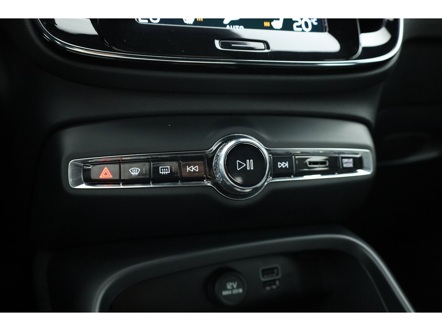 Volvo XC40 1.5 T4 Plug-in hybrid Plus Bright | Memory stoel | H&K Audio | Stoel- stuurverw. | Camera | CarPlay |
