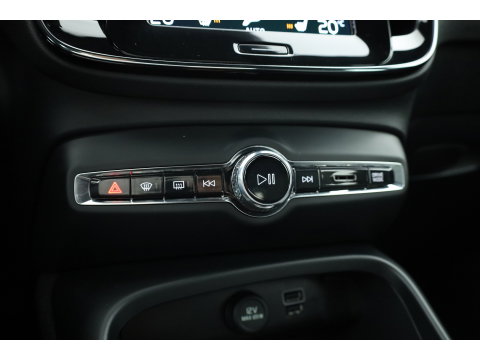 Volvo XC40 1.5 T4 Plug-in hybrid Plus Bright | Memory stoel | H&K Audio | Stoel- stuurverw. | Camera | CarPlay |