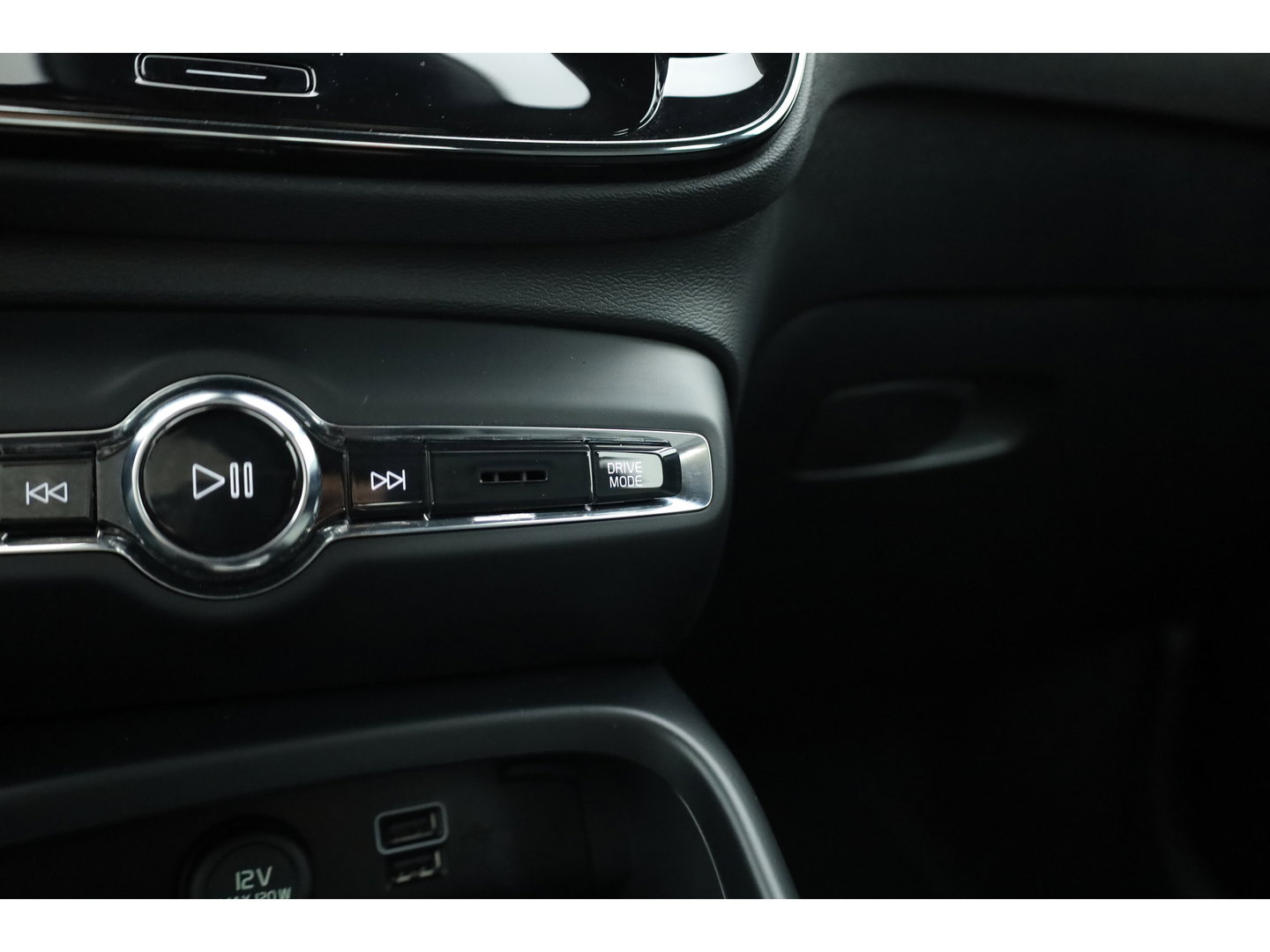 Volvo XC40 1.5 T4 Plug-in hybrid Plus Bright | Memory stoel | H&K Audio | Stoel- stuurverw. | Camera | CarPlay |