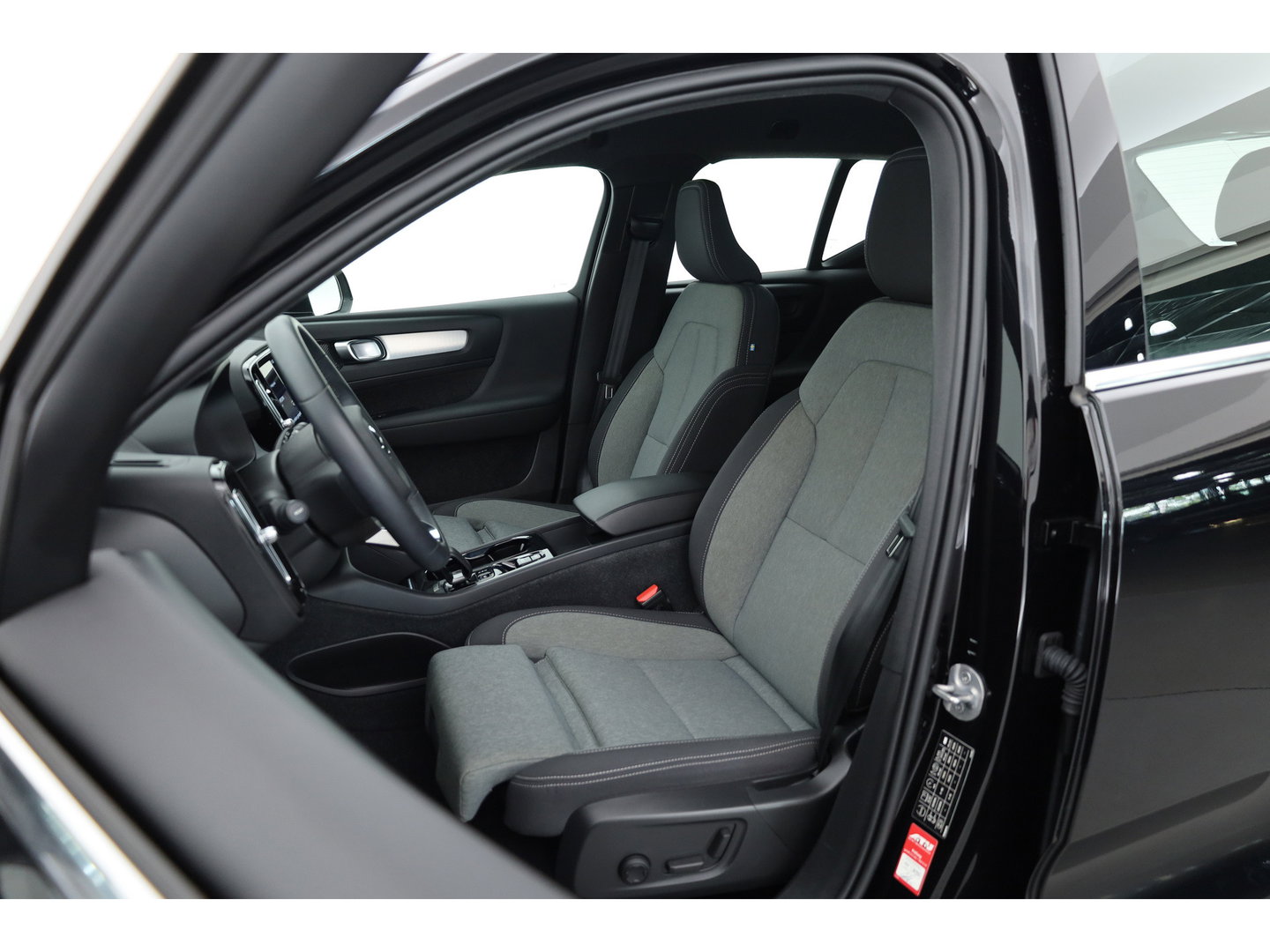 Volvo XC40 1.5 T4 Plug-in hybrid Plus Bright | Memory stoel | H&K Audio | Stoel- stuurverw. | Camera | CarPlay |
